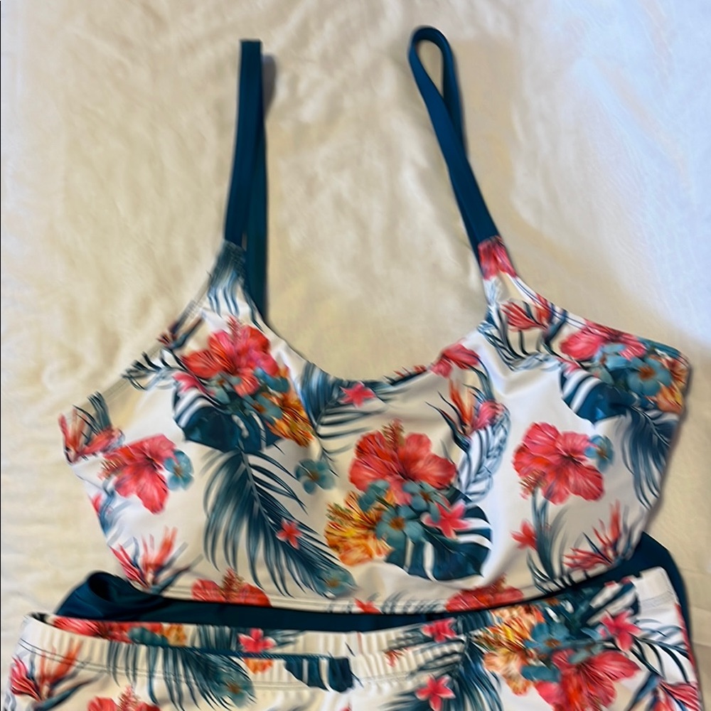 Floral Two-Piece Swimsuit Set size 3XL - Picture 2 of 6